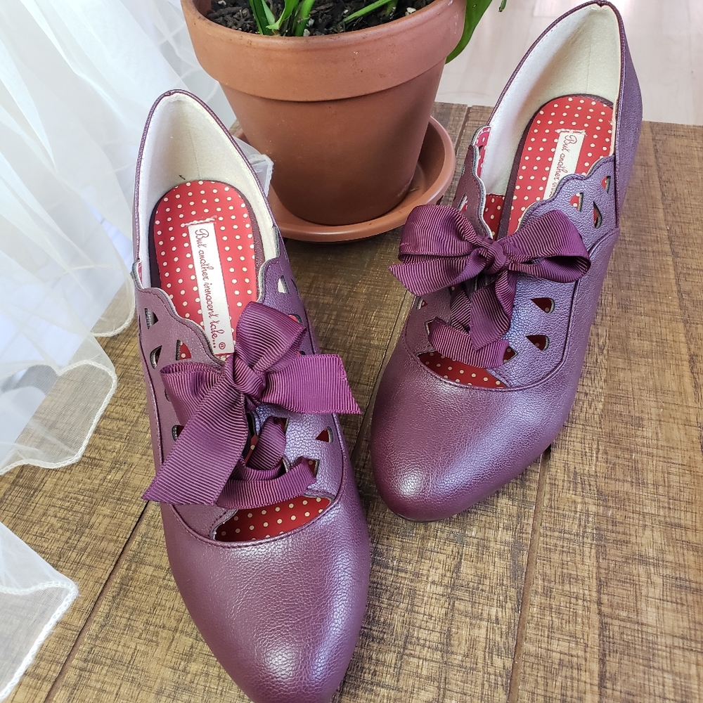 Hermosa Mulberry Art Deco Design Ribbon Lace Heel